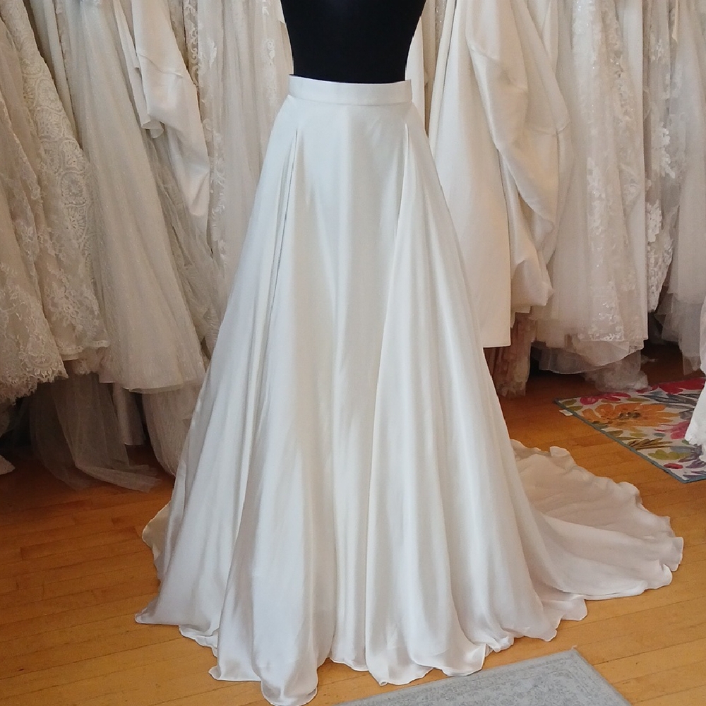 Elegant White Wedding skirt